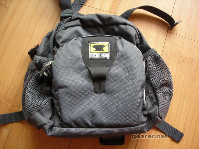 9. Mountain Smith Swift II 腰包+单肩背包，黑色，八成新。转让价RMB 180。