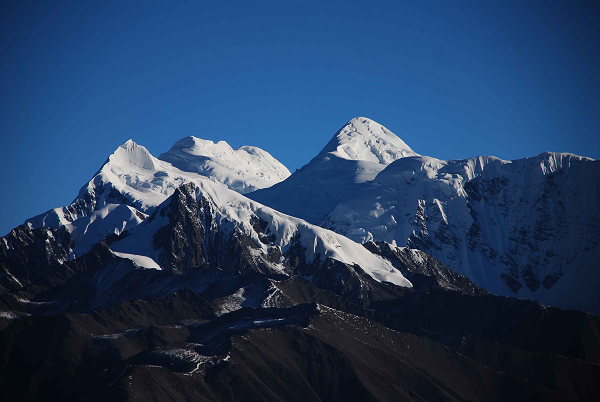 那玛峰远景图