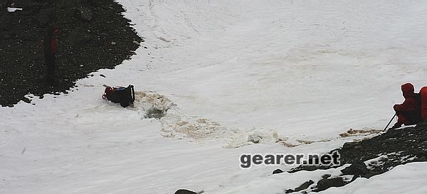 雪盆中暗藏的凶险的冰河