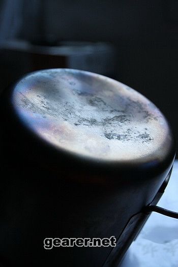 锅底已经严重变形