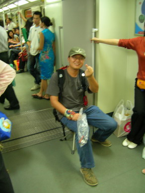 请让座给有需要的人....JPG