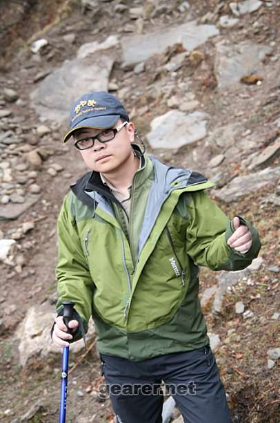 长这么白，真不容易，都四十好几的人了，还这么显年轻