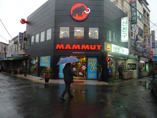 MAMMUT店.jpg