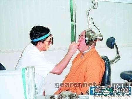 少林寺方丈释永信在广州体检口腔