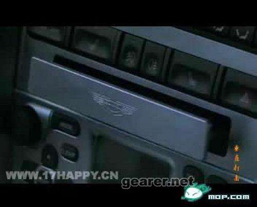大家来看看，这是剧情中的敌导弹网络系统的主机。