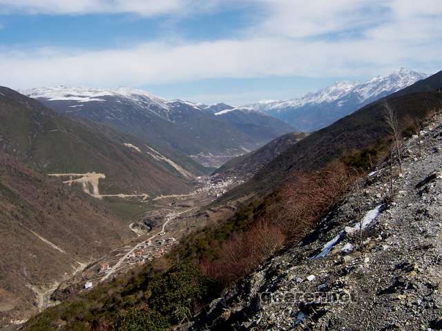 山下的榆林村，随着康定新城的建设，这里马上也会变的