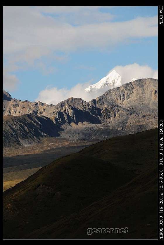 远处雪山