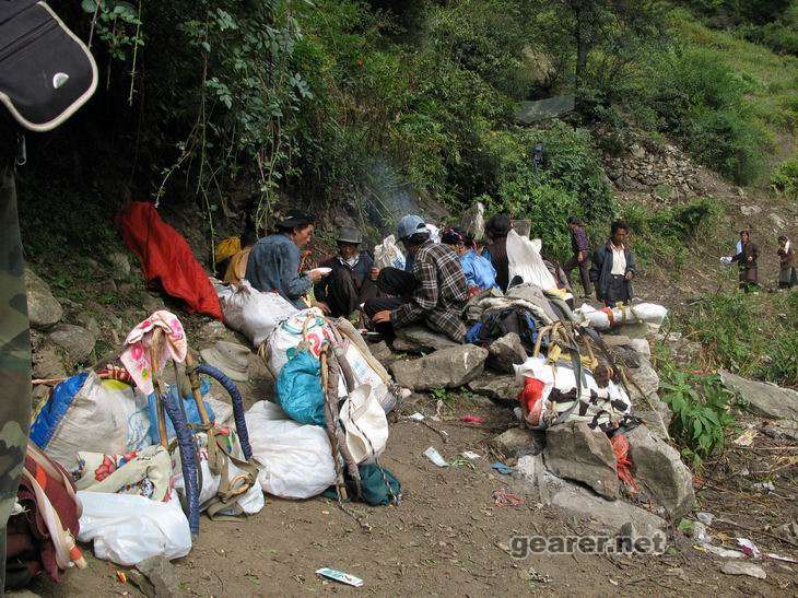 午餐地点就是地图上的刷马。在一小溪边上